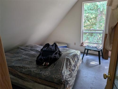 1574 Ireland Road, Seymour Arm, BC - Indoor Photo Showing Bedroom