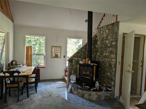 1574 Ireland Road, Seymour Arm, BC - Indoor With Fireplace