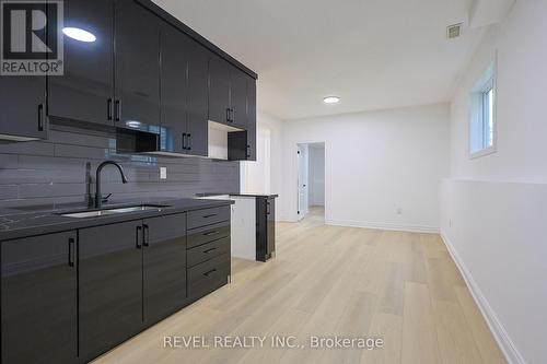 8414 Atack Court, Niagara Falls, ON - Indoor Photo Showing Kitchen