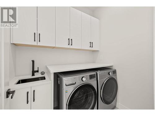 879 Loseth Drive, Kelowna, BC - Indoor Photo Showing Laundry Room