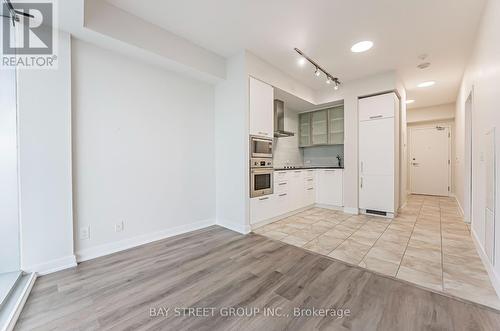 3809 - 14 York Street, Toronto, ON - Indoor Photo Showing Kitchen