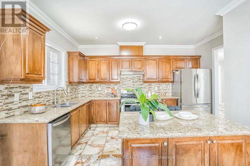 42 Reginald Lamb Crescent, Markham, ON - Indoor Photo Showing Kitchen With Double Sink With Upgraded Kitchen