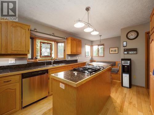 2885 Ridgeview Drive, Prince George, BC - Indoor Photo Showing Kitchen