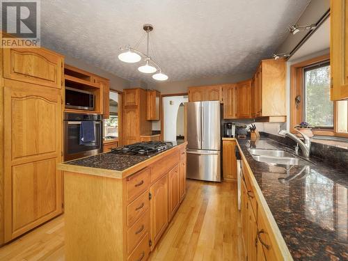 2885 Ridgeview Drive, Prince George, BC - Indoor Photo Showing Kitchen With Double Sink