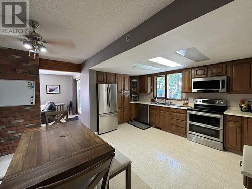 2519 Carlisle Way, Prince George, BC - Indoor Photo Showing Kitchen With Double Sink