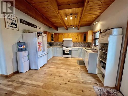 7220 Summit Road, Canim Lake, BC - Indoor Photo Showing Kitchen