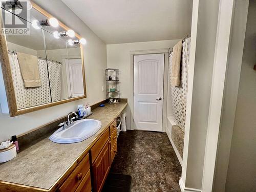 7220 Summit Road, Canim Lake, BC - Indoor Photo Showing Bathroom