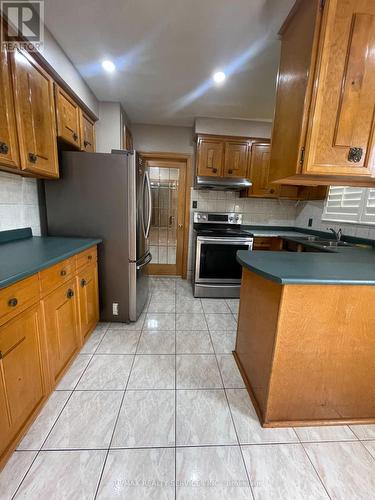 95 Hillside Drive, Brampton, ON - Indoor Photo Showing Kitchen