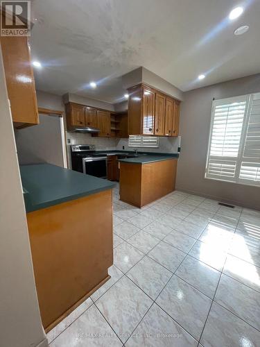 95 Hillside Drive, Brampton, ON - Indoor Photo Showing Kitchen