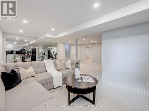 1050 Masters Green, Oakville (Glen Abbey), ON - Indoor Photo Showing Living Room