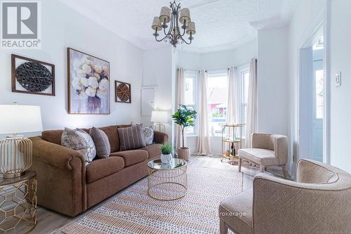 128 East Avenue N, Hamilton (Landsdale), ON - Indoor Photo Showing Living Room