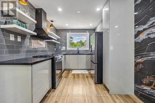 795 Quebec Street, Midland, ON - Indoor Photo Showing Kitchen With Upgraded Kitchen