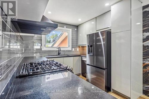 795 Quebec Street, Midland, ON - Indoor Photo Showing Kitchen