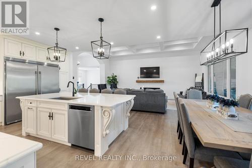 18 Four Mile Creek Road, Niagara-On-The-Lake, ON - Indoor Photo Showing Kitchen With Upgraded Kitchen