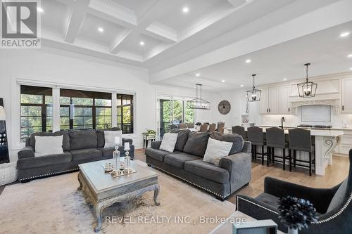 18 Four Mile Creek Road, Niagara-On-The-Lake, ON - Indoor Photo Showing Living Room