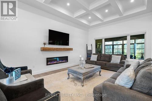 18 Four Mile Creek Road, Niagara-On-The-Lake, ON - Indoor Photo Showing Living Room With Fireplace