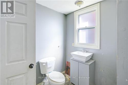 267 Front Street, Stratford, ON - Indoor Photo Showing Bathroom