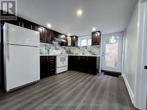 14 Charles Street, Brampton (Queen Street Corridor), ON - Indoor Photo Showing Kitchen