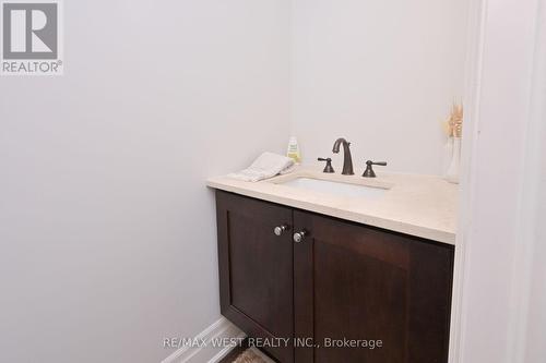 16 Hilltop Drive, Caledon (Caledon East), ON - Indoor Photo Showing Bathroom