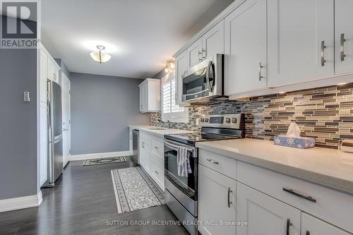 26 Miller Park Avenue, Bradford West Gwillimbury, ON - Indoor Photo Showing Kitchen With Upgraded Kitchen