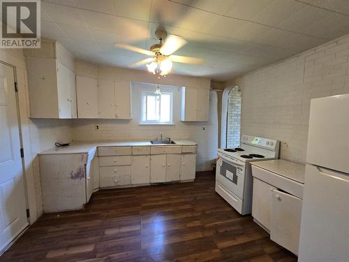 16 Hawthorne Ave, Sault Ste Marie, ON - Indoor Photo Showing Kitchen