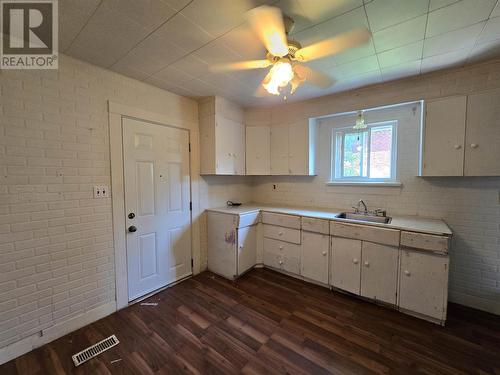 16 Hawthorne Ave, Sault Ste Marie, ON - Indoor Photo Showing Kitchen