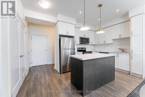 14 - 95 Eastwood Park Gardens, Toronto (Long Branch), ON - Indoor Photo Showing Kitchen With Upgraded Kitchen