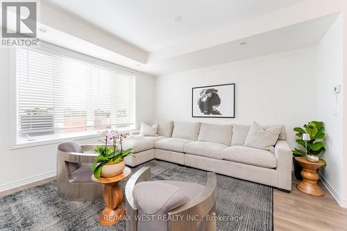 14 - 95 Eastwood Park Gardens, Toronto (Long Branch), ON - Indoor Photo Showing Living Room