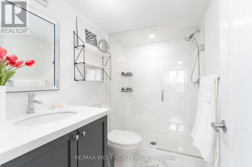 14 - 95 Eastwood Park Gardens, Toronto (Long Branch), ON - Indoor Photo Showing Bathroom