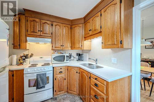 208 Delhi Street, Guelph (Waverley), ON - Indoor Photo Showing Kitchen With Double Sink