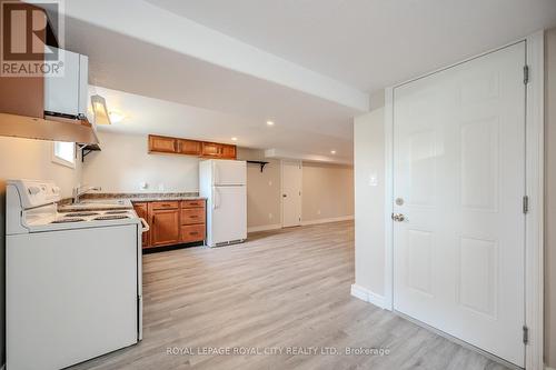 208 Delhi Street, Guelph (Waverley), ON - Indoor Photo Showing Kitchen