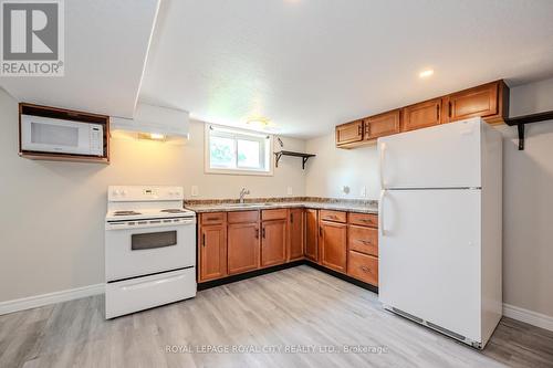 208 Delhi Street, Guelph (Waverley), ON - Indoor Photo Showing Kitchen