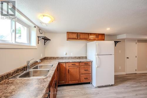 208 Delhi Street, Guelph (Waverley), ON - Indoor Photo Showing Kitchen With Double Sink