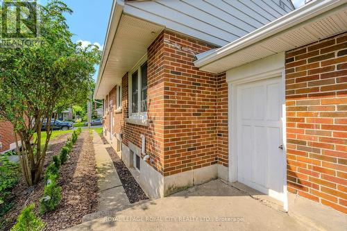 208 Delhi Street, Guelph (Waverley), ON - Outdoor With Exterior