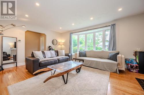 208 Delhi Street, Guelph (Waverley), ON - Indoor Photo Showing Living Room