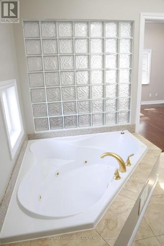 849 Inverhouse Drive, Mississauga (Clarkson), ON - Indoor Photo Showing Bathroom