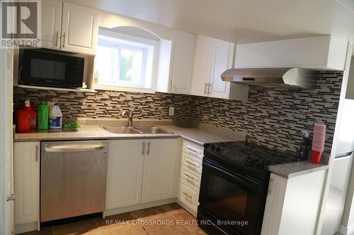 849 Inverhouse Drive, Mississauga (Clarkson), ON - Indoor Photo Showing Kitchen With Double Sink