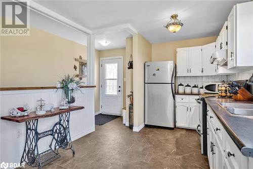 506 Cedar Glen Road, Dunsford, ON - Indoor Photo Showing Kitchen