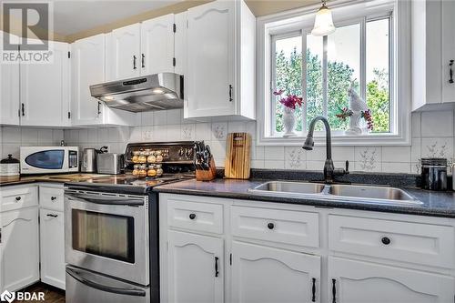 506 Cedar Glen Road, Dunsford, ON - Indoor Photo Showing Kitchen With Double Sink