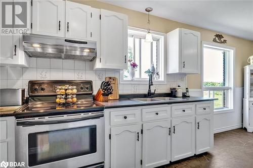 506 Cedar Glen Road, Dunsford, ON - Indoor Photo Showing Kitchen With Double Sink