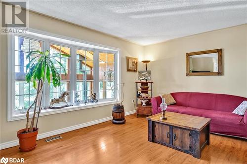 506 Cedar Glen Road, Dunsford, ON - Indoor Photo Showing Living Room