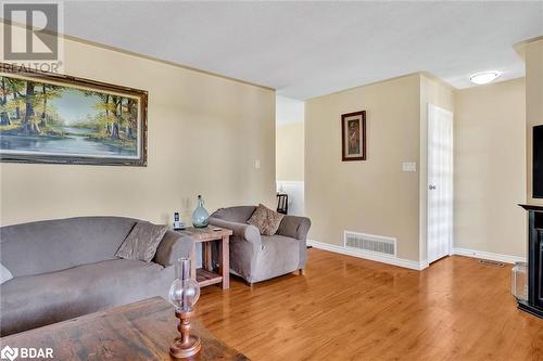 506 Cedar Glen Road, Dunsford, ON - Indoor Photo Showing Living Room