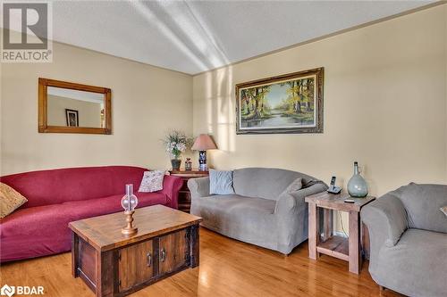 506 Cedar Glen Road, Dunsford, ON - Indoor Photo Showing Living Room