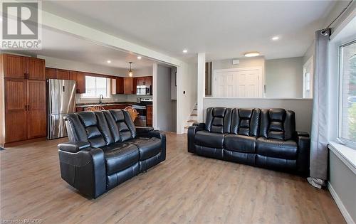 8 William Street N, Ripley, ON - Indoor Photo Showing Living Room