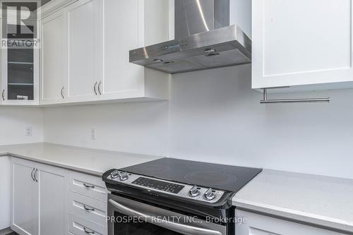 15 Lyle Way, Brampton (Credit Valley), ON - Indoor Photo Showing Kitchen