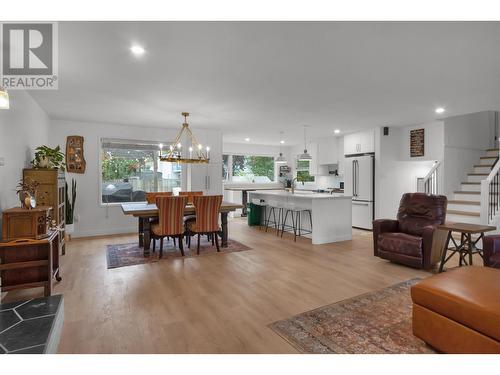 2821 Mckenney Crescent, Prince George, BC - Indoor Photo Showing Living Room