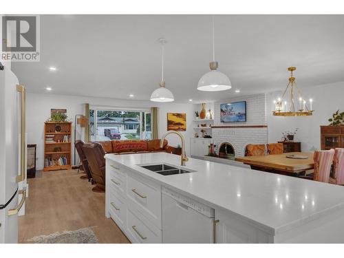 2821 Mckenney Crescent, Prince George, BC - Indoor Photo Showing Kitchen With Double Sink