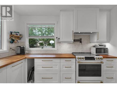 2821 Mckenney Crescent, Prince George, BC - Indoor Photo Showing Kitchen