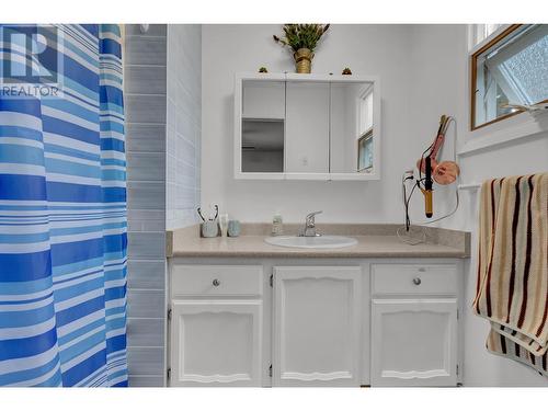 2821 Mckenney Crescent, Prince George, BC - Indoor Photo Showing Bathroom