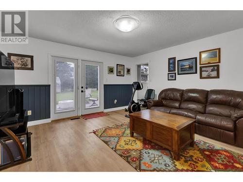 2821 Mckenney Crescent, Prince George, BC - Indoor Photo Showing Living Room